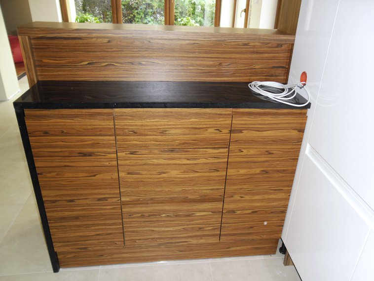 Front fornirowany w kuchni