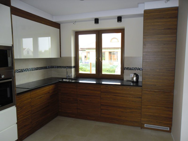 Duża rodzinna kuchnia