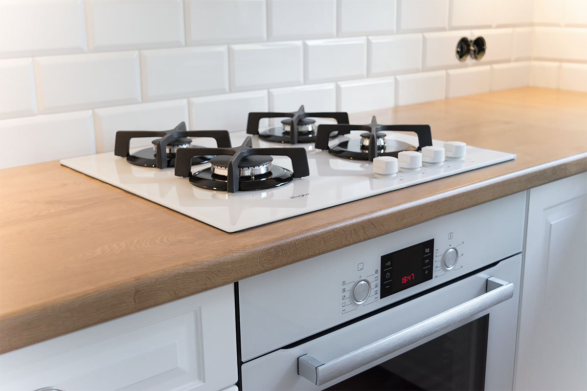 Biała Szklana Płyta Gazowa W Komplecie Z Piekarnikiem