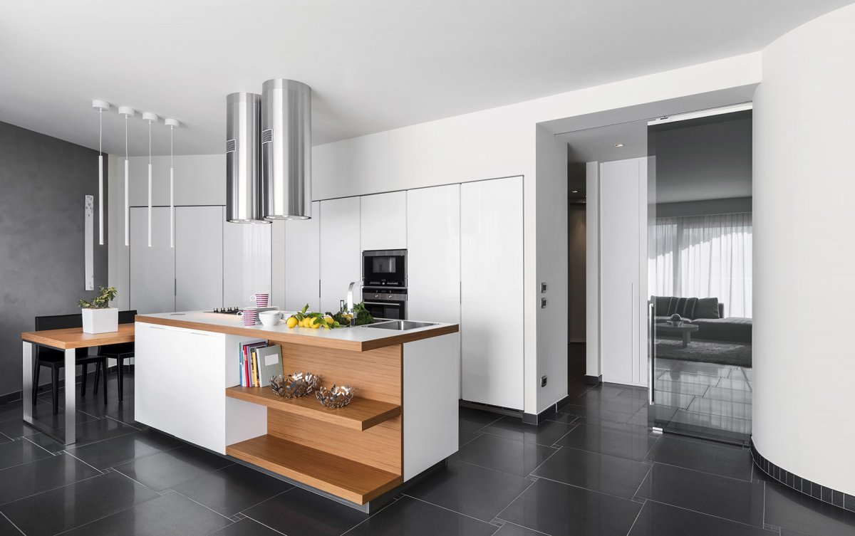 Kuchnia z przewagą wysokiej zabudowy. 