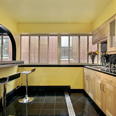 Kuchnia z żółtymi ścianami
