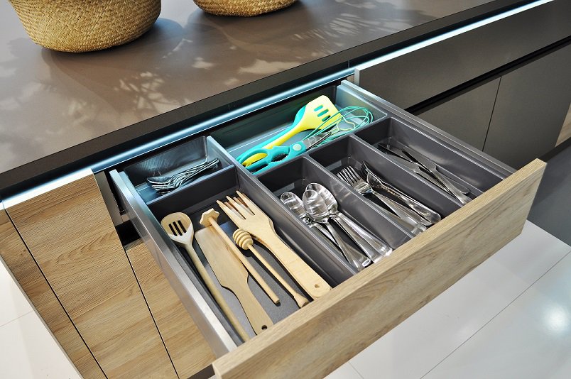 Wykończenia systemów w kolorze antracytowym