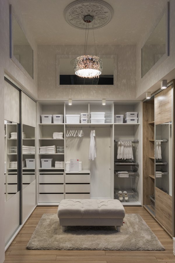 Propozycja aranżacji garderoby od firmy Black Red White