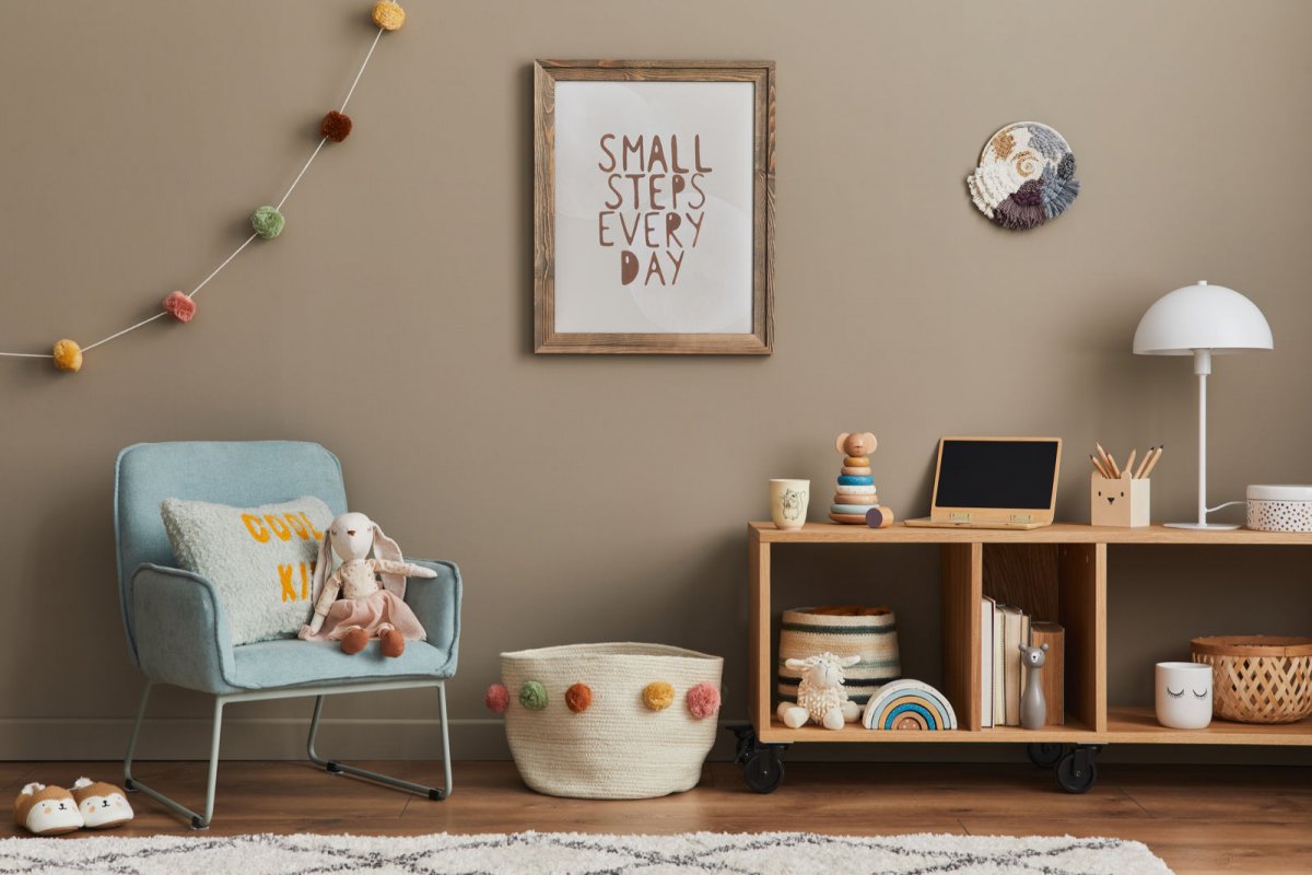 Pokój dziecięcy z miętowym fotelem